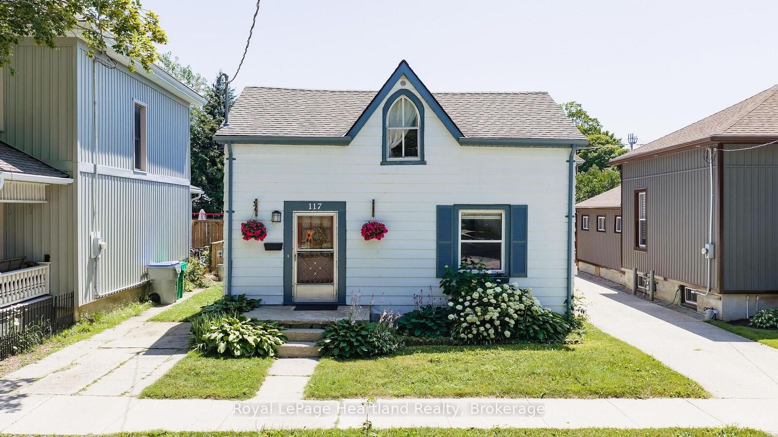 Property Photo: 117 Quebec Street ON N7A 2G6