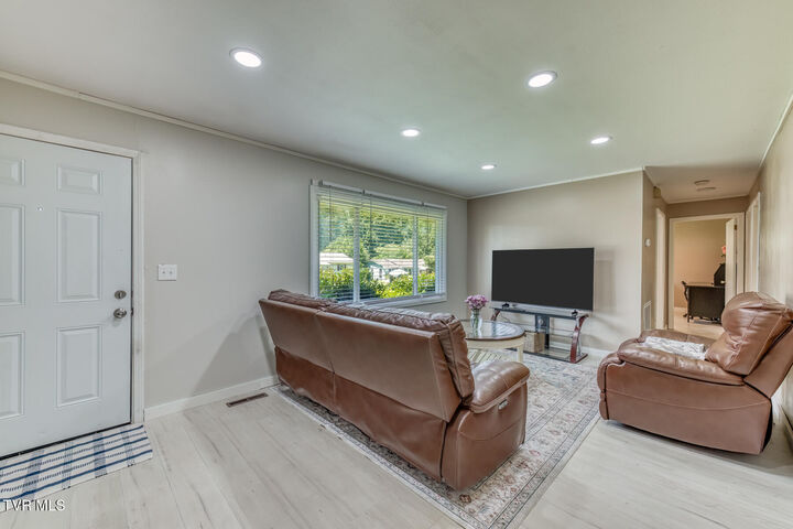 Property Photo:  722 Rose Lane  TN 37645 