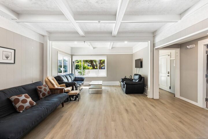 Property Photo: 739 Marchmont Rd BC V9L 2L9