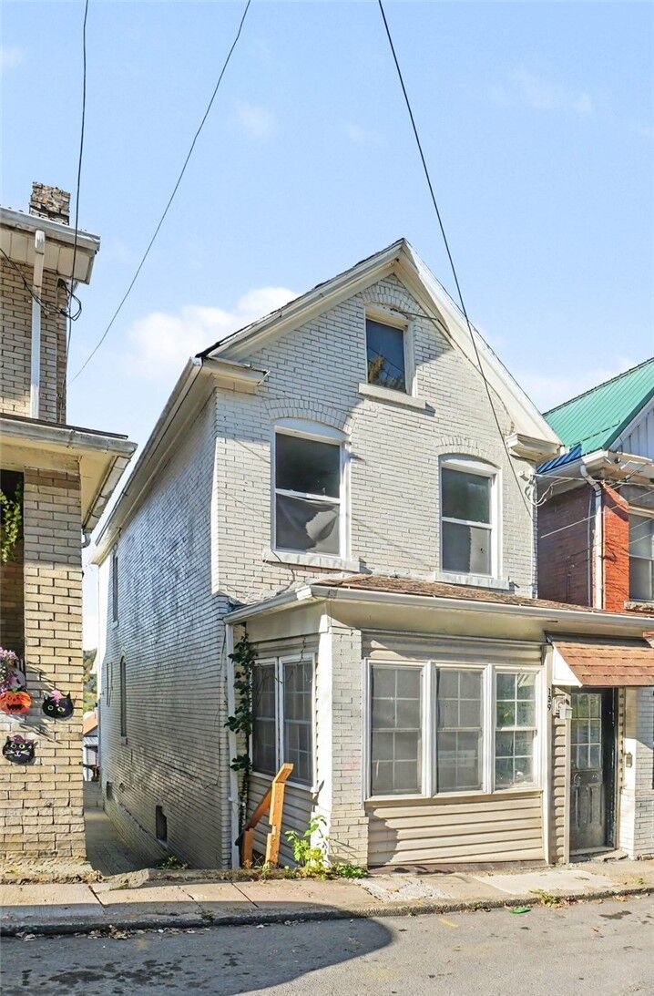 Property Photo:  139 Oak Ave  PA 16201 