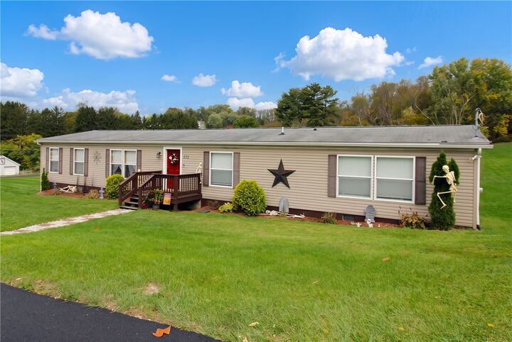 Property Photo: 832 Fellsburg Rd PA 15012