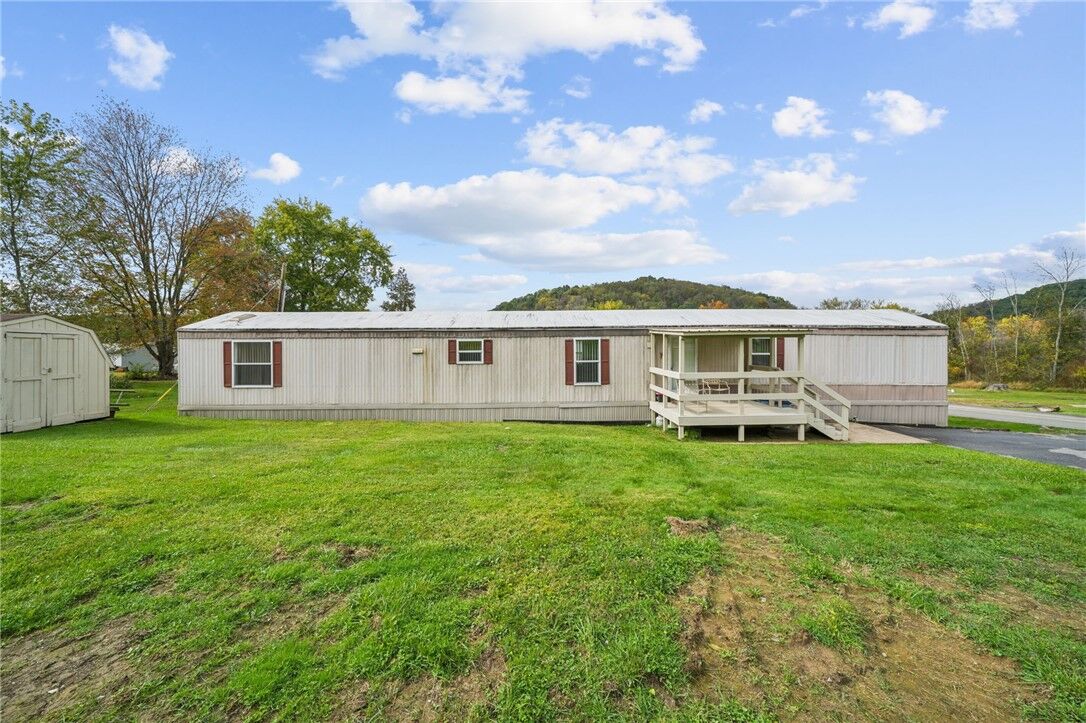 Property Photo:  111 Yellow Pine Ln  PA 15672 