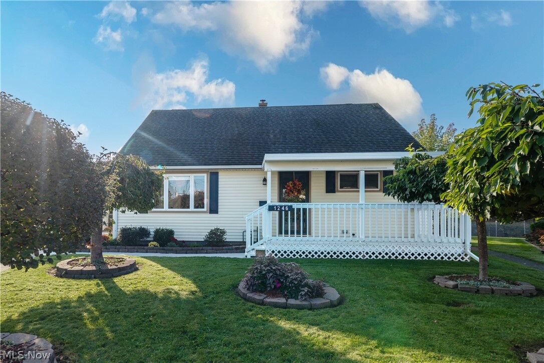 Property Photo:  1246 Valleyview Avenue SW  OH 44710 