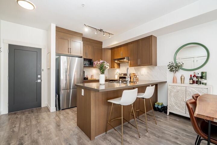 Property Photo:  827 Roderick Avenue 210  BC V3K 0E3 