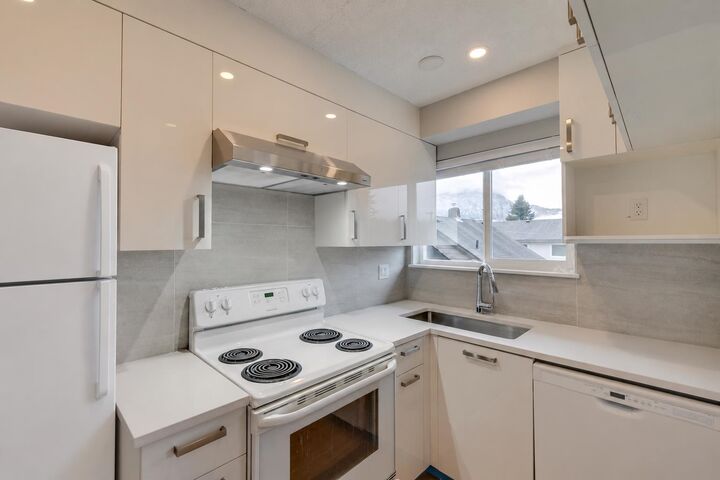 Property Photo:  38027 Fourth Avenue B  BC V8B 0A4 