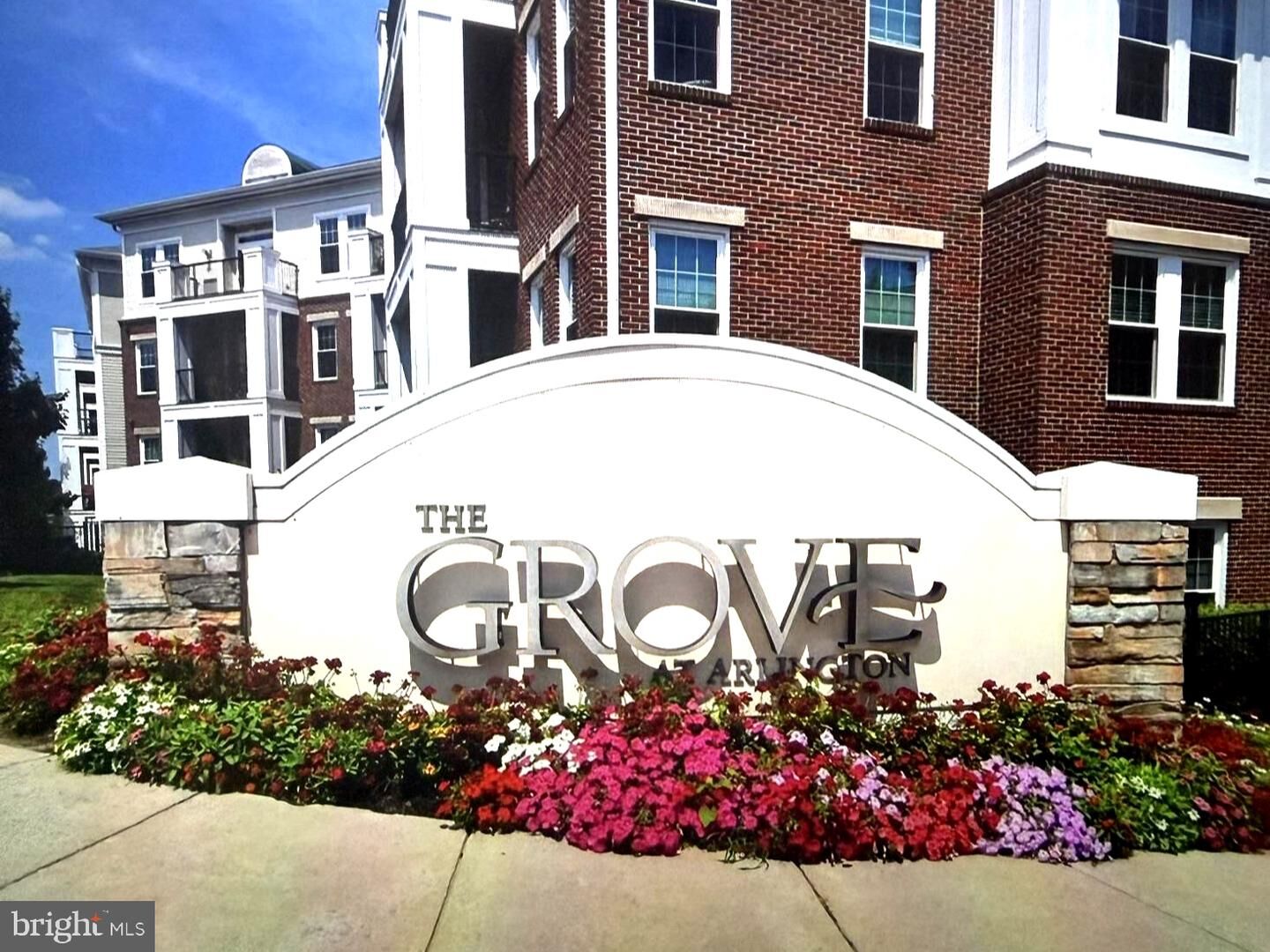 Property Photo: 2321 25th Street S 2-105 VA 22206
