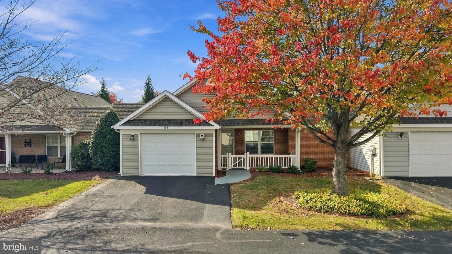 Property Photo:  305 Knollwood Court  VA 22602 