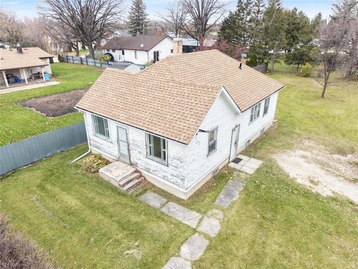 Property Photo:  615 Gertrude Avenue  MB R0E 0C0 