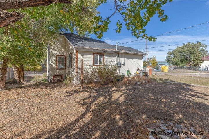 Property Photo: 201 W 10th St WY 82007