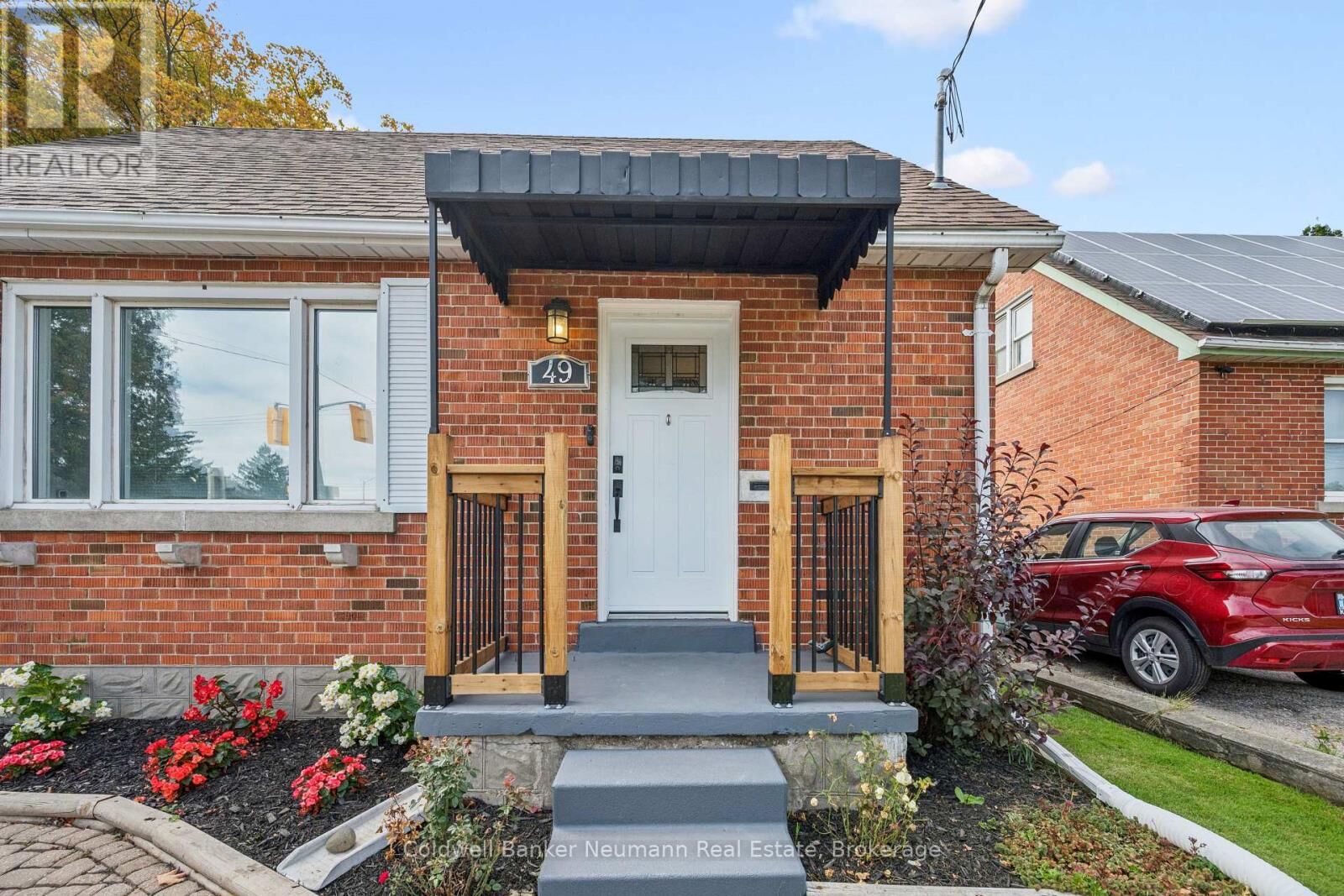 Property Photo:  49 Edna Street  ON N2H 2E2 