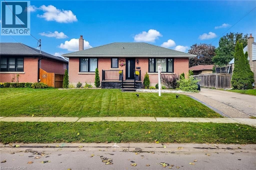 Property Photo:  8 Albemarle Street  ON N3S 4N2 