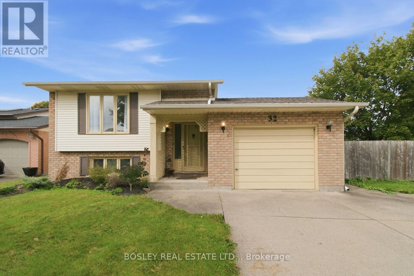 Property Photo:  32 Crestcombe Road  ON L2S 2J4 