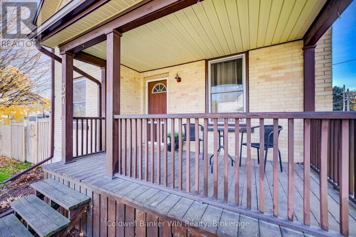 Property Photo: 37 Queen Street North ON N0G 1Z0