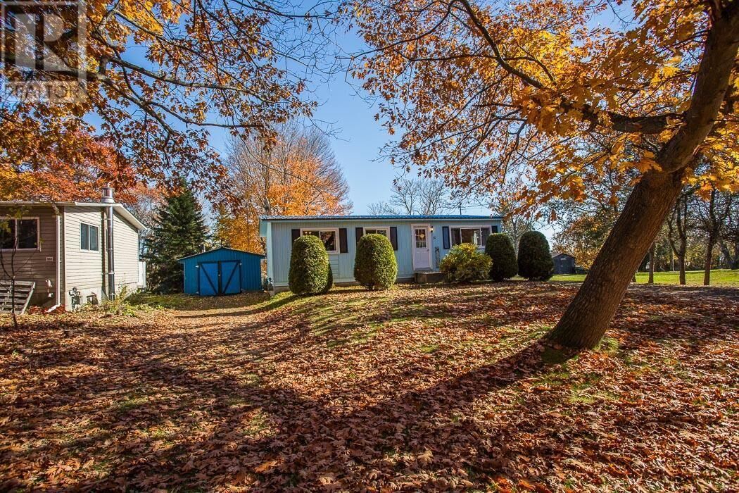 Property Photo:  87 Federation St S  ON P0R 1L0 