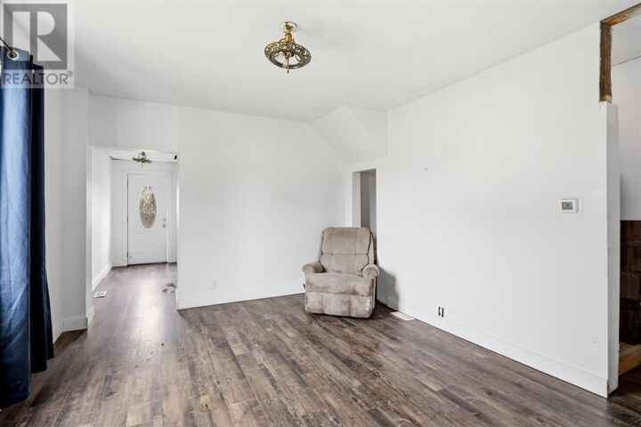Property Photo:  763 Dyment St  ON P6C 1E7 