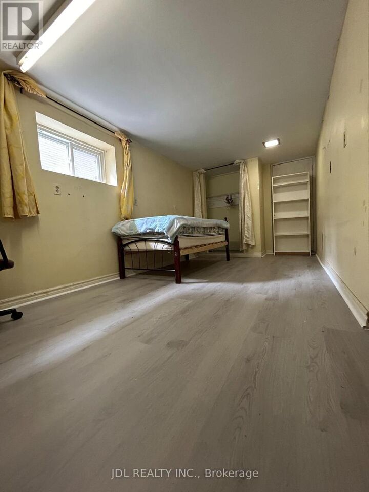 Property Photo:  186 Wilfred Ave Avenue  ON M2N 5C9 