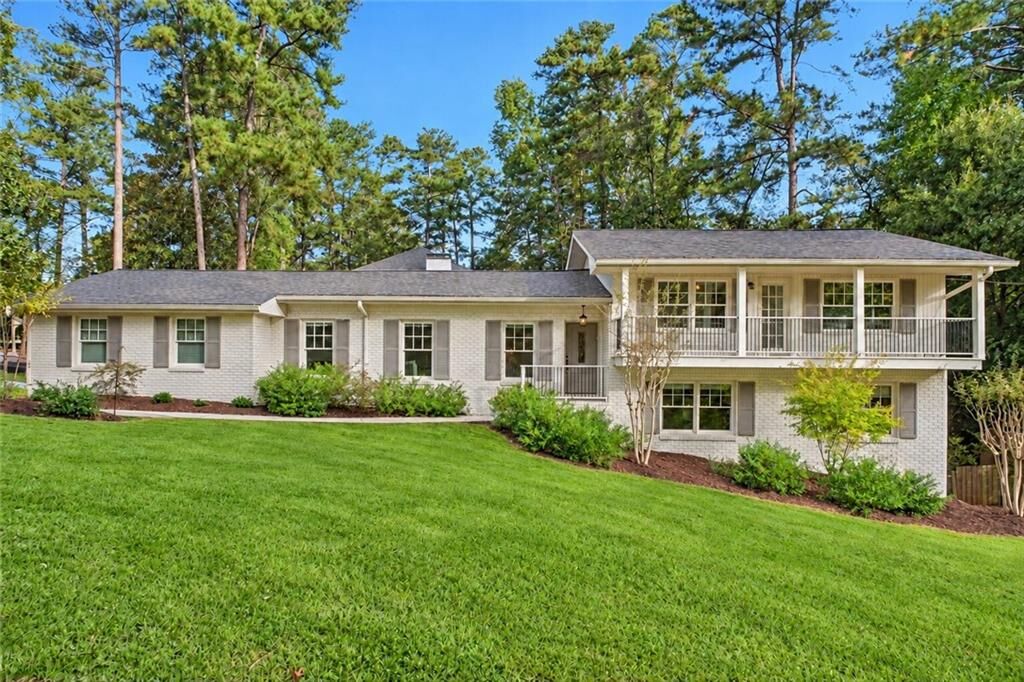 Property Photo: 1482 Devonshire Way GA 30338