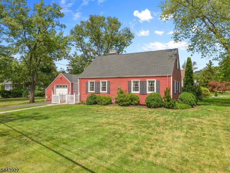 Property Photo:  550 Ayres Ave  NJ 07063 
