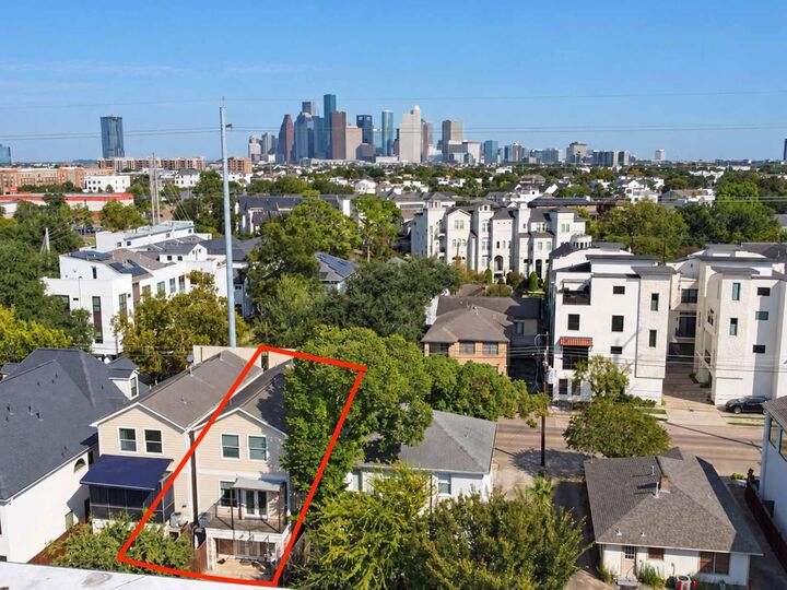 Property Photo: 1716 Dunlavy Street TX 77006