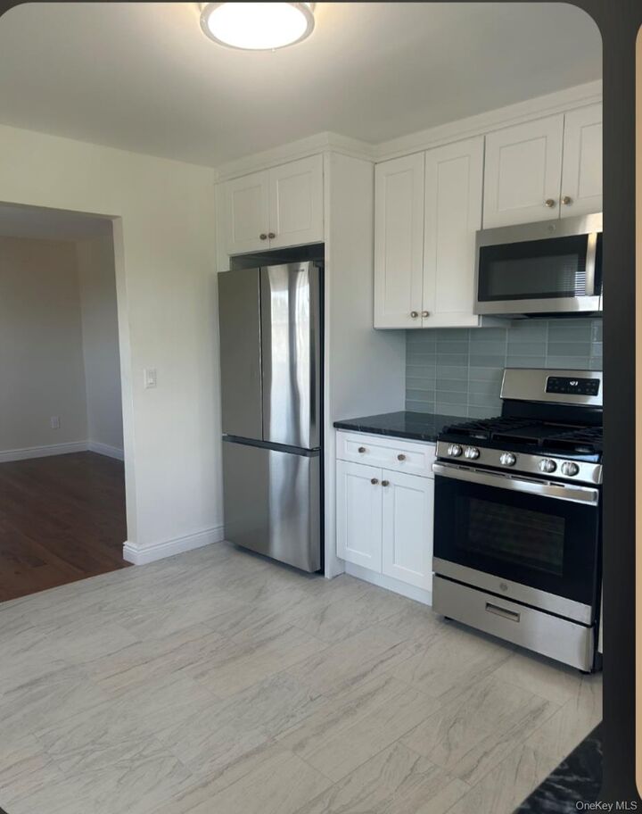 Property Photo:  130 Staunton Ave  NY 10704 