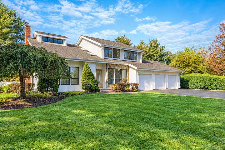Property Photo:  8 Hyanis Court  NY 11766 