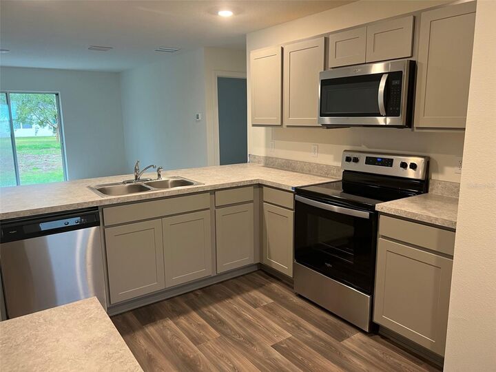 Property Photo: 8 Portland Place FL 32164