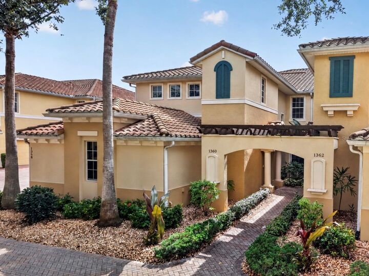 Property Photo:  1360 Emerald Dunes Drive  FL 33573 