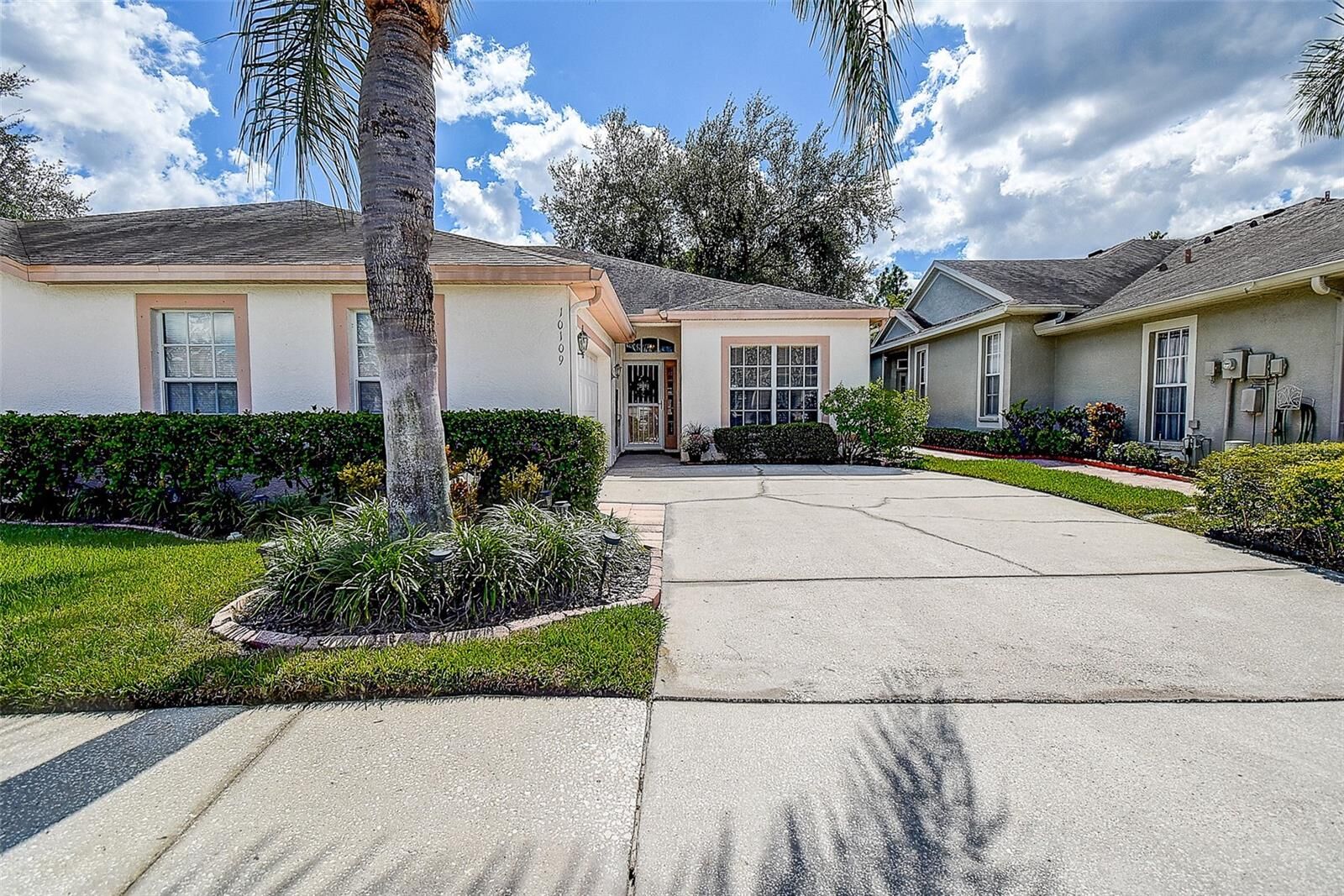 Property Photo: 10109 Mowry Lane FL 33625
