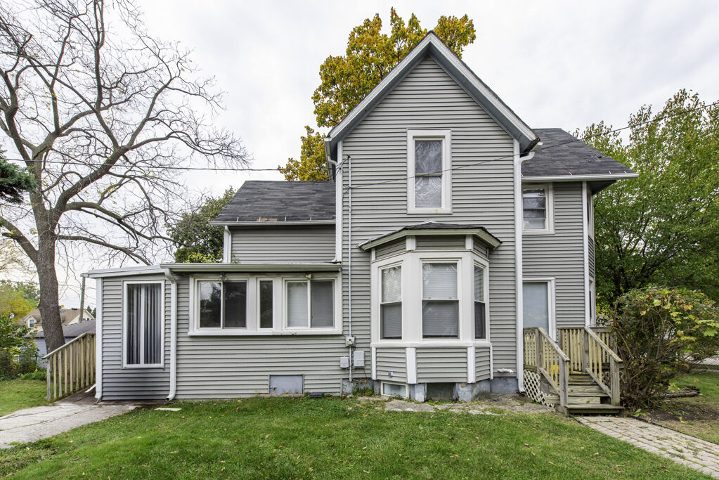 Property Photo: 703 Center Street IL 60085
