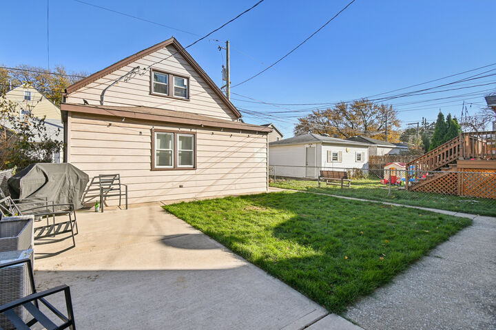 Property Photo: 5017 N Meade Avenue N Ch IL 60630