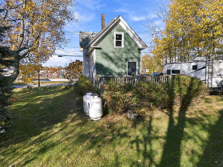 Property Photo:  12 Quimby Street  ME 04330 