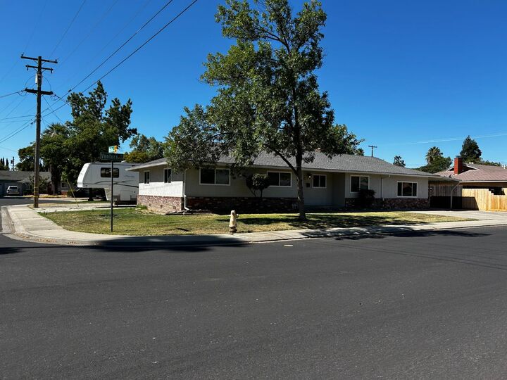 Property Photo:  916 Ventura Drive  CA 95350 