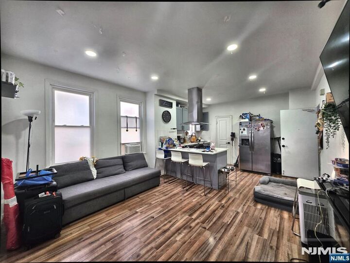 Property Photo:  33 Ridge Road Apt 1  NJ 07031 