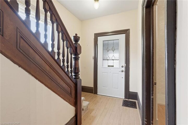 Property Photo:  26 Brock Street  ON N3S 5T6 
