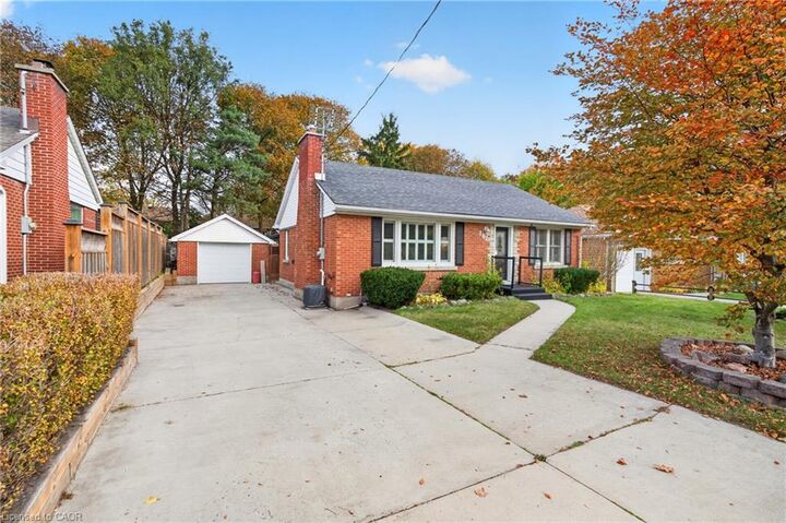 Property Photo:  162 Fairfield Avenue  ON N2H 6C5 