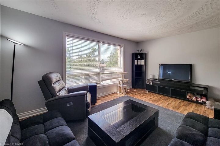Property Photo: 40 Summercrest Drive 3 ON L8K 6M5