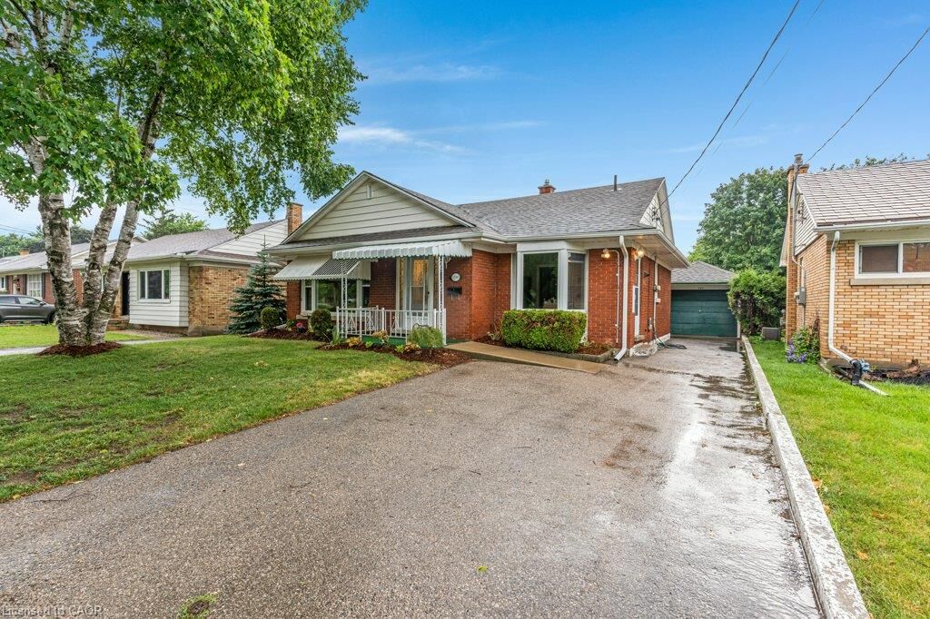 Property Photo:  290 Melrose Avenue  ON N2H 2C1 