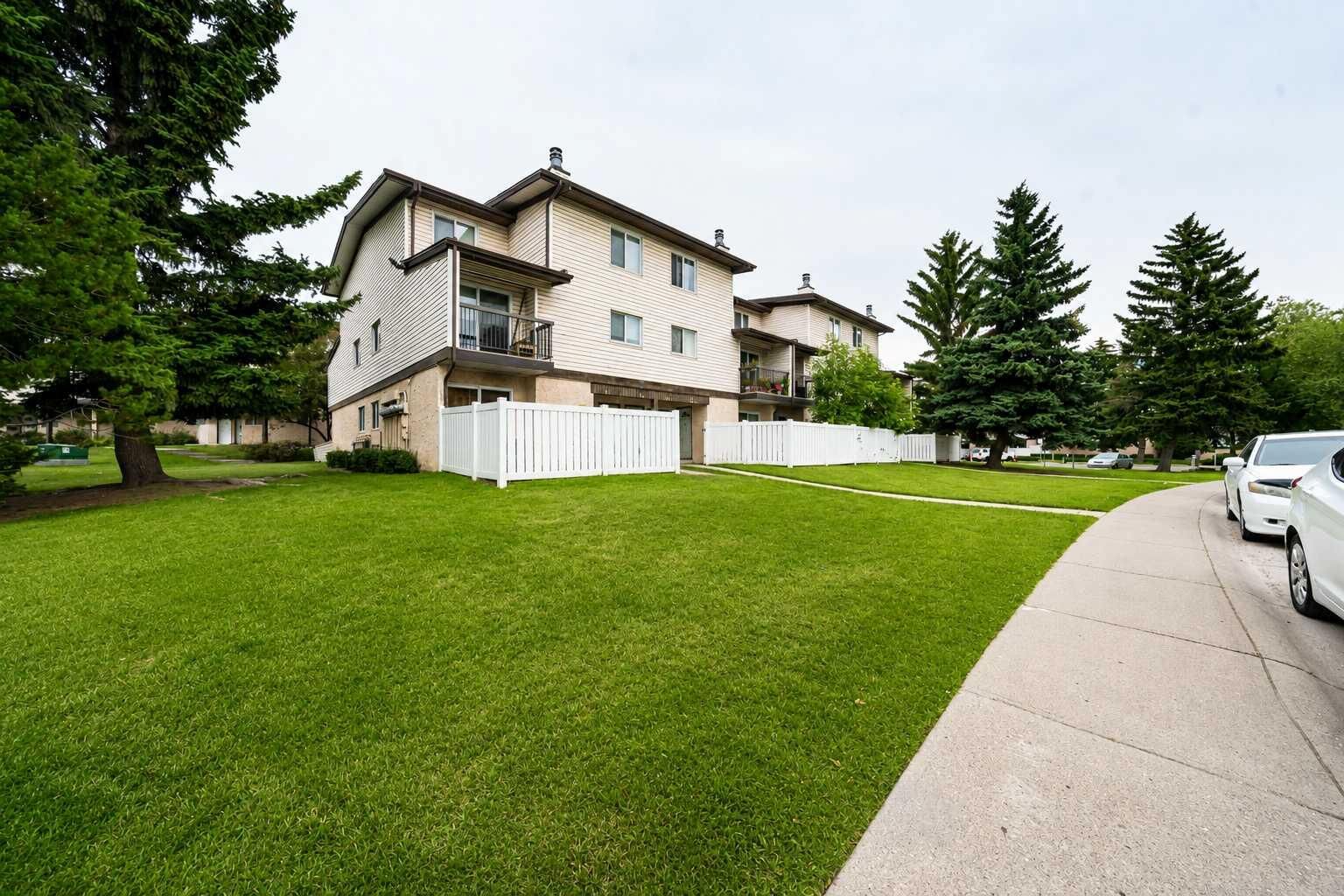 Property Photo:  3745 Fonda Way SE 40  AB T2A 5W7 