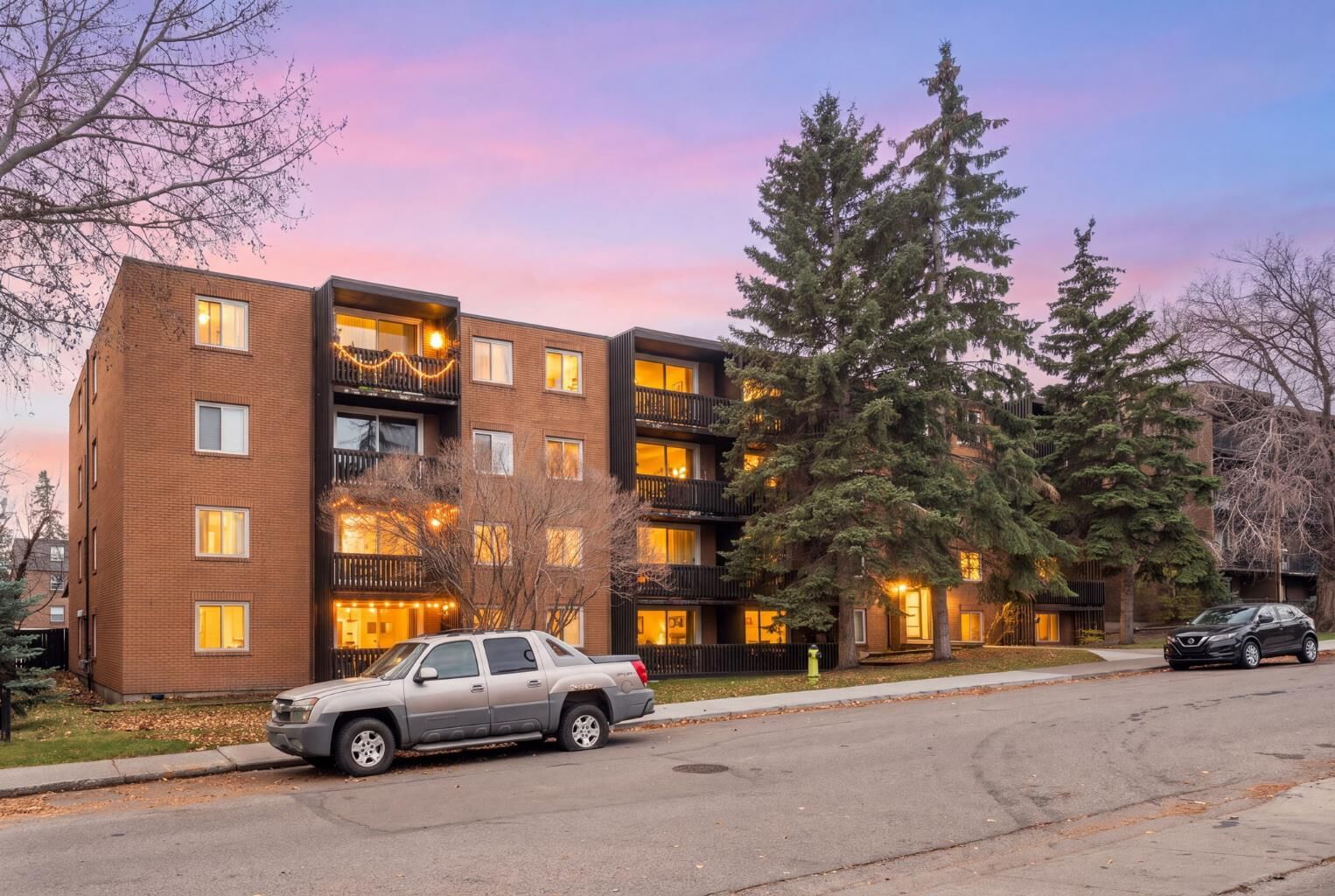Property Photo:  507 57 Avenue SW 304  AB T2V 0H3 