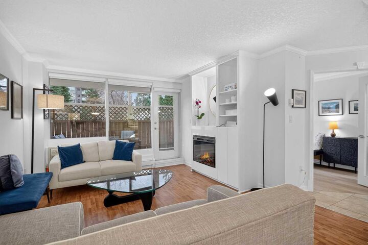 Property Photo:  4555 Varsity Lane NW 104  AB T3A 2V6 