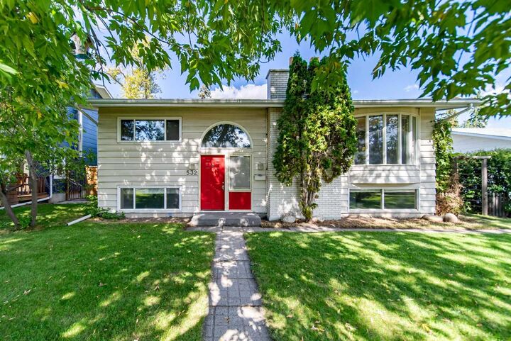 Property Photo:  532 Willow Park Drive SE  AB T2J 0K5 