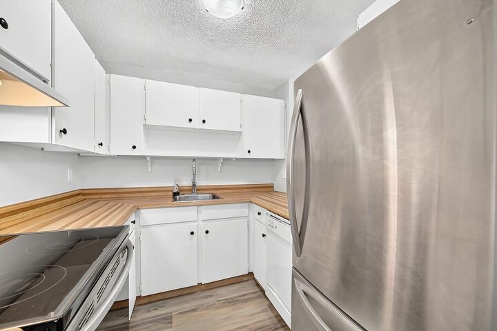 Property Photo:  70 Glamis Drive SW 2467  AB T3E 6T6 