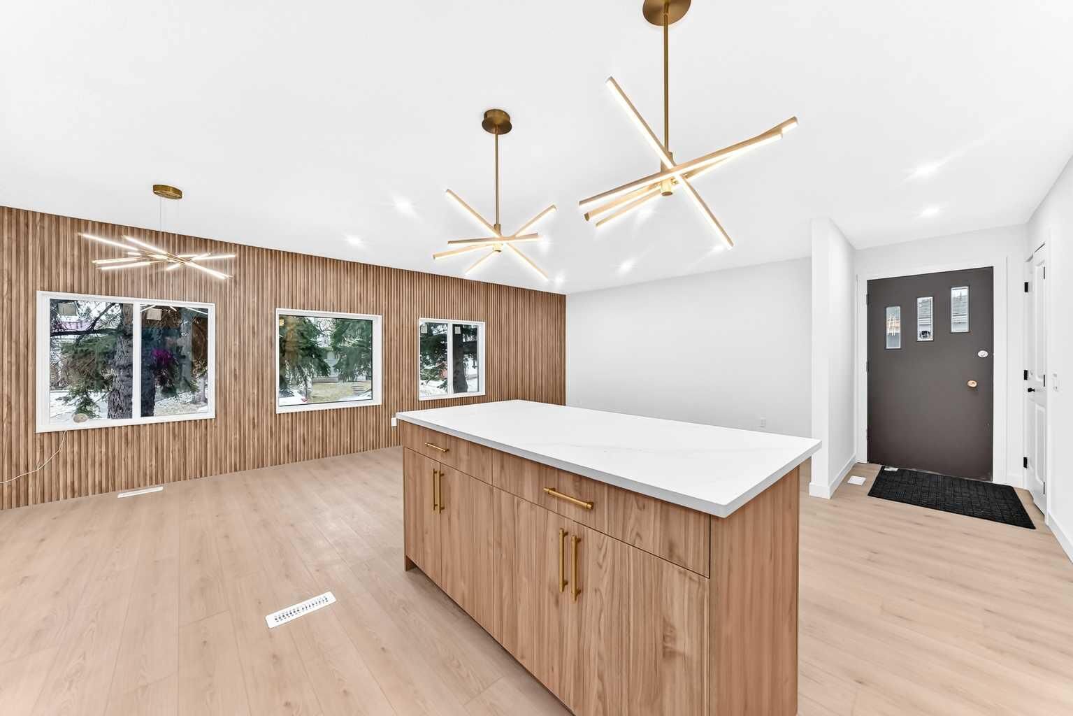 Property Photo:  619 Penbrooke Road SE  AB T2A 3S9 