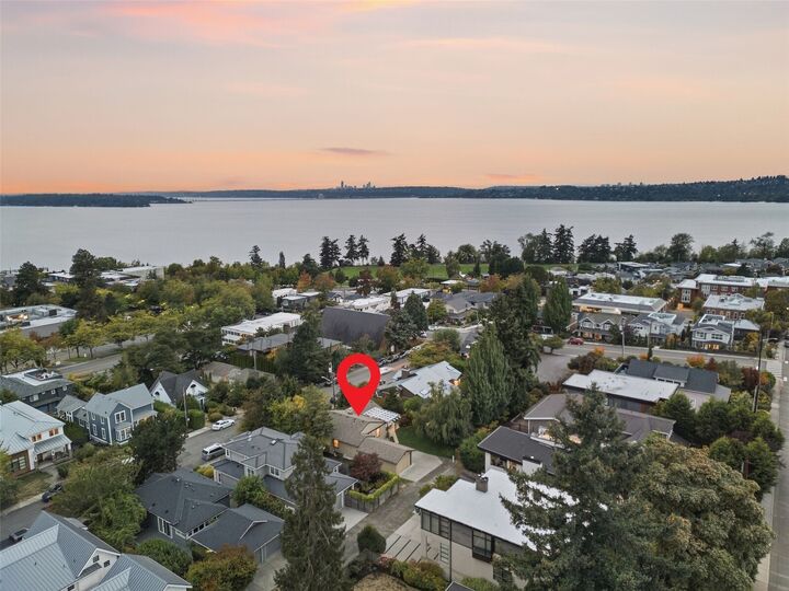 Property Photo:  124  6th Avenue  WA 98033 