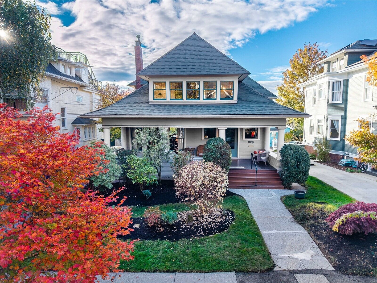 Property Photo: 925 12th Avenue E WA 98102