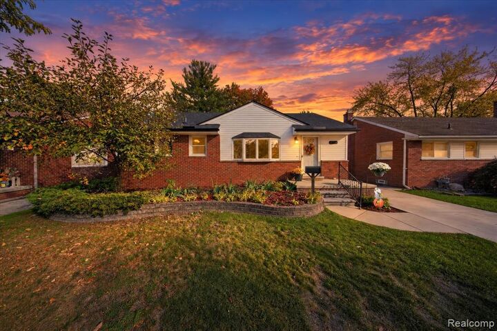 Property Photo:  3615 Parker Street  MI 48124 
