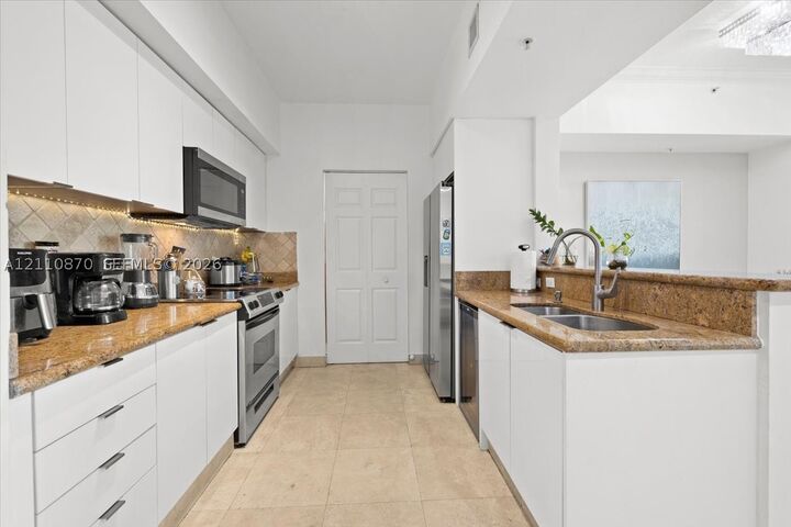 Property Photo:  1755 E Hallandale Beach Blvd Mez5e  FL 33009 