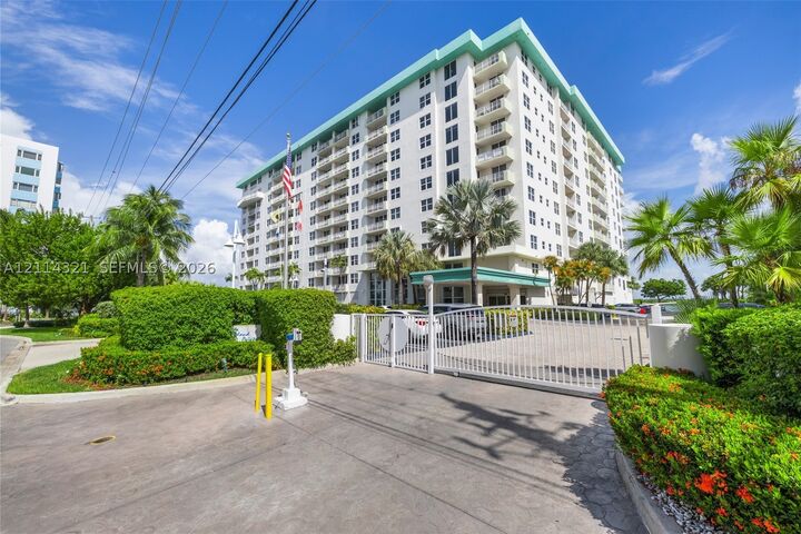Property Photo:  10350 W Bay Harbor Dr 9C  FL 33154 