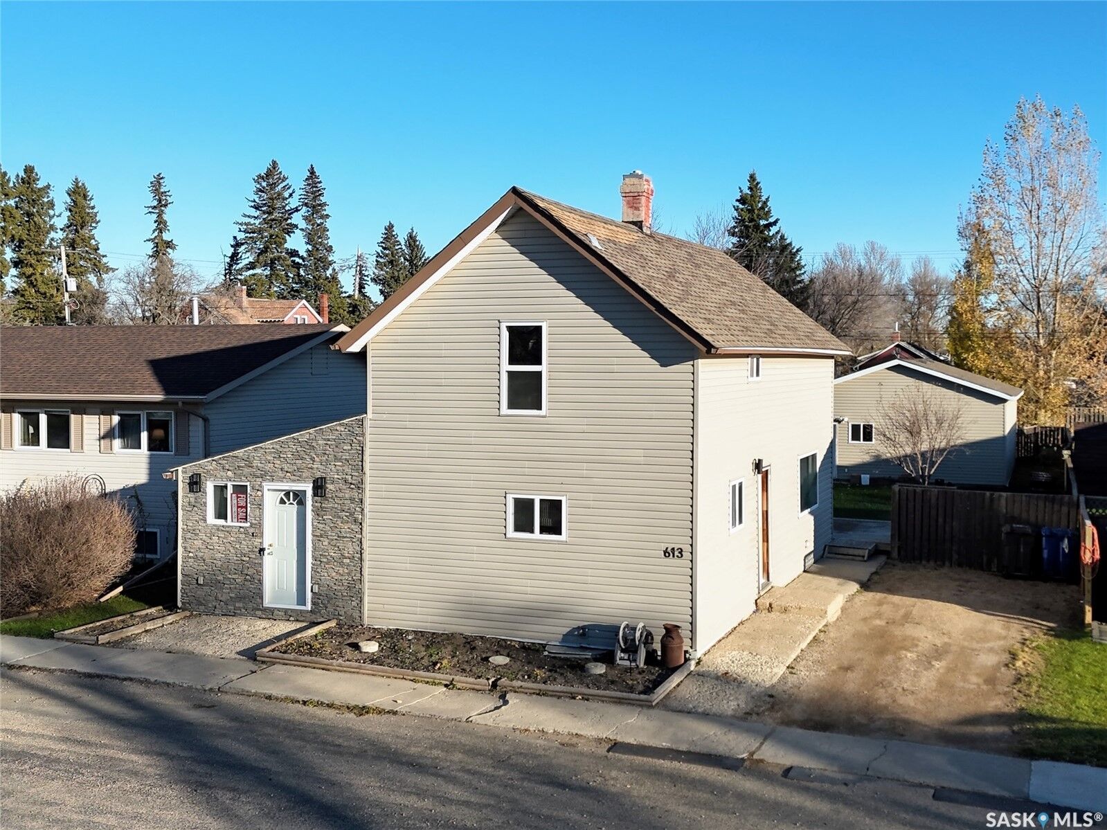 Property Photo:  613 Kirby Street  SK S0K 0S0 