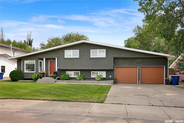 Property Photo:  1623 General Crescent  SK S6H 6M2 